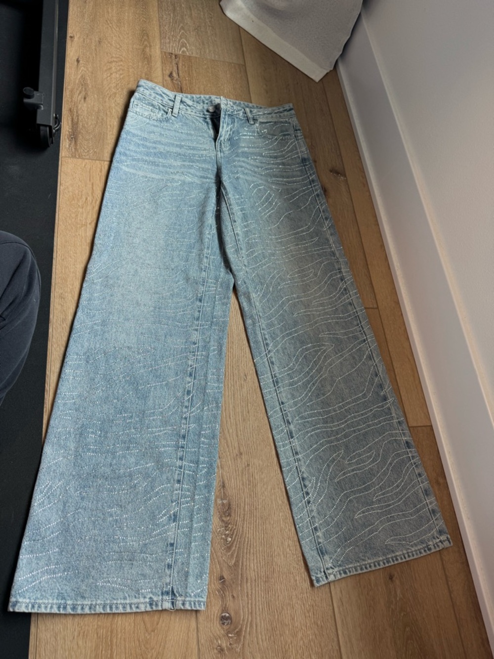 Pacsun Casey Low Rise Baggy Jeans Zebra Rhinestone Light Indigo size 25 (size 2) - Picture 2 of 11
